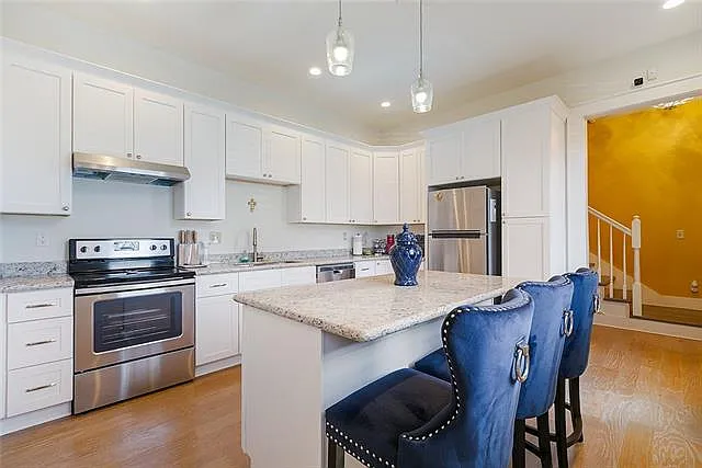 2 bed, 1.5 bath, 1078 sqft, $2,000 — Photo 4