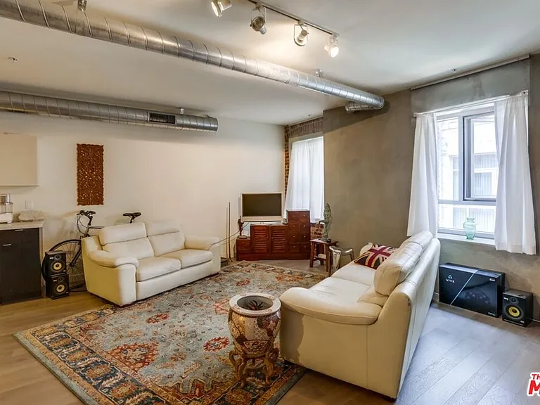 527 Molino St #310 — Photo 4