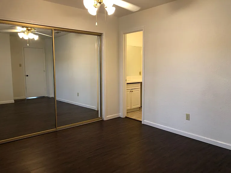 208 E Denton Dr — Photo 17