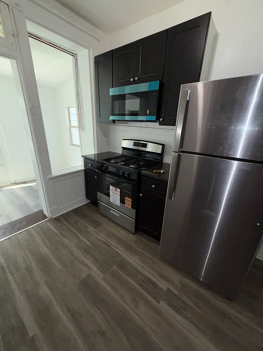Building Photo - 5001 W Ferdinand St #2