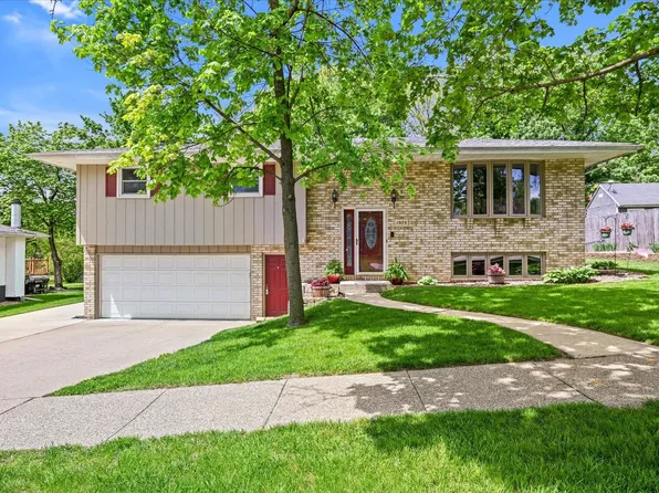 1975 Rosemont St, Dubuque, IA 52002
