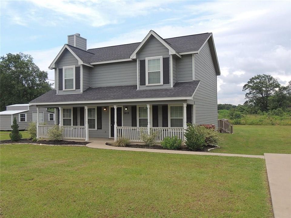 1st image of 1402 N Oaks Dr