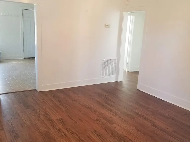 2823 Cleburne St — Photo 2
