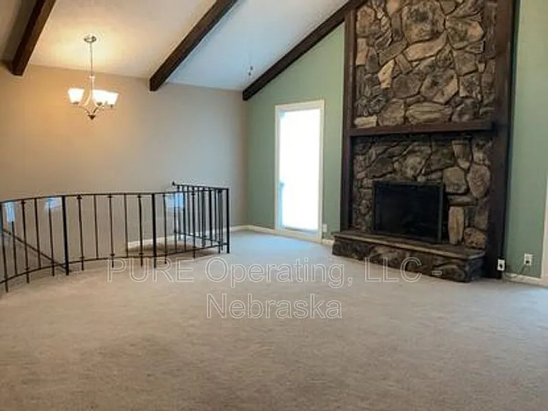 4 bed, 3.0 bath, 2093 sqft, $2,600 — Photo 3