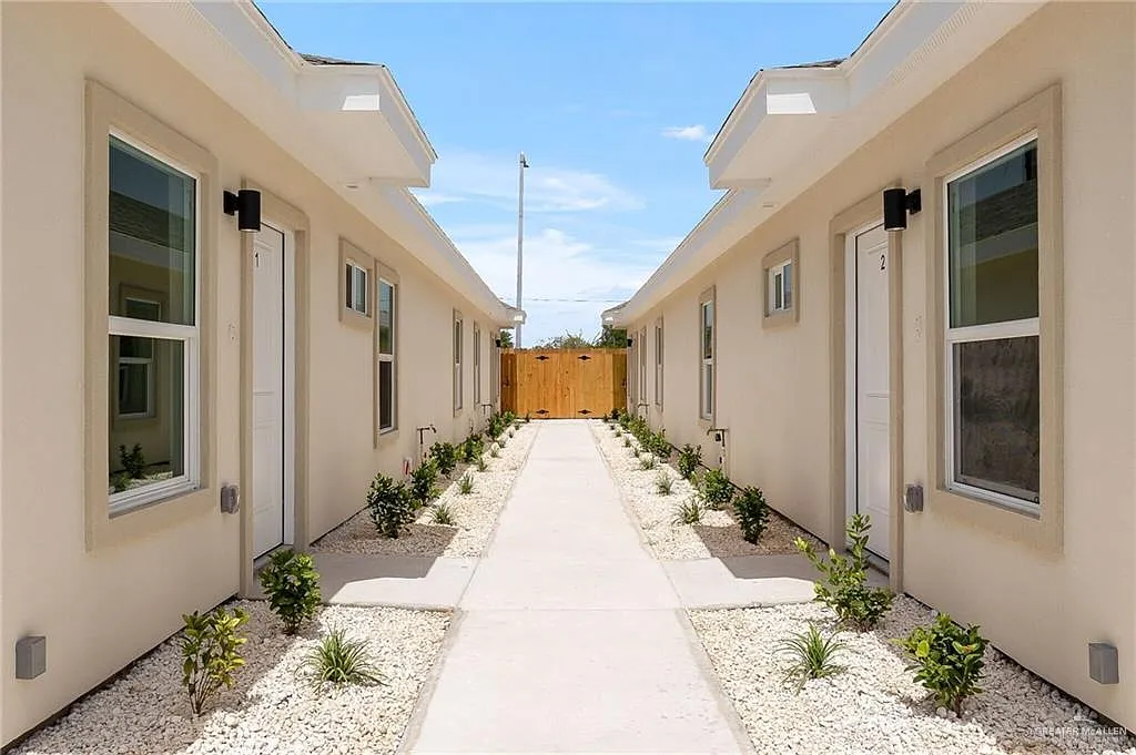 2 bed, 2.0 bath, 3846 sqft, $1,000 — Photo 2