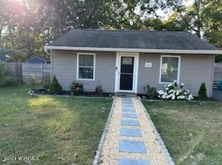 558 Alfred Ln, Toms River, NJ 08753