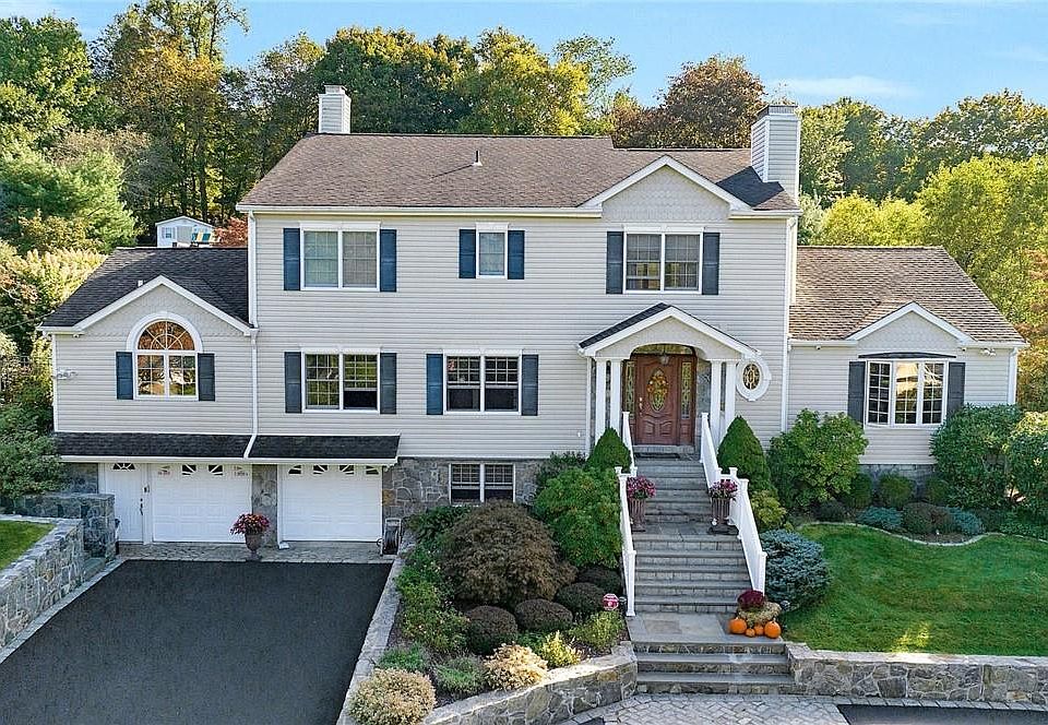1st image of 32 Larrys Lane