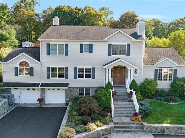32 Larrys Lane, Pleasantville, NY 10570