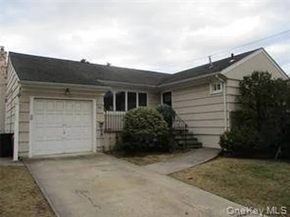 99 N Strathmore St, North Woodmere, NY 11581