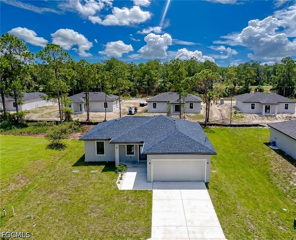 3 bed, 2.0 bath, 1294 sqft, $1,900 — Photo 1