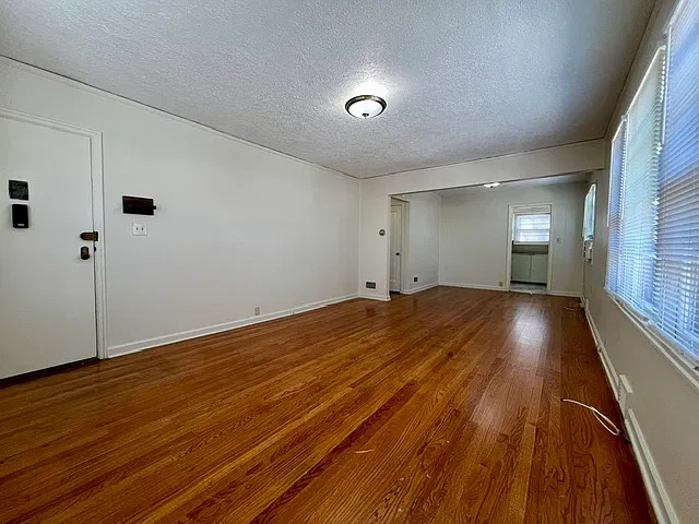 2 bed, $1,385 — Photo 2