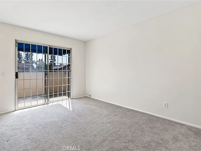 14 Fair Elms — Photo 45