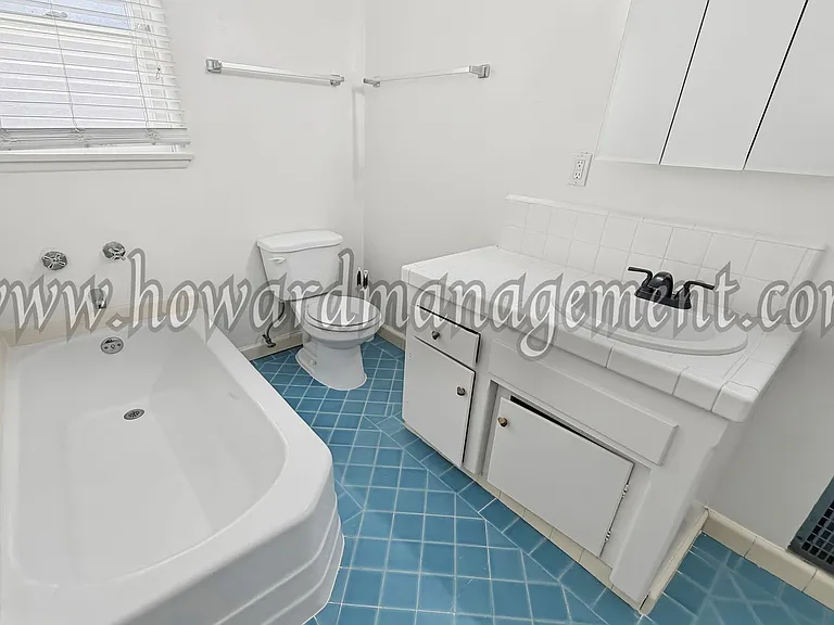 1048 Corning — Photo 8