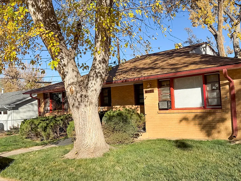 808-810 Apple Ct #808 — Photo 2