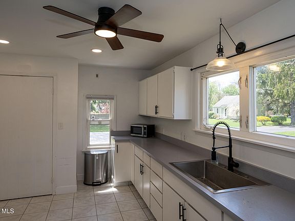 3rd image of 84 Pashley Road