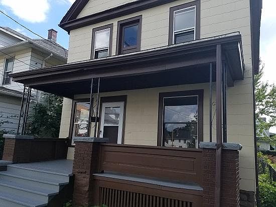 2nd image of 2005 La Salle Ave