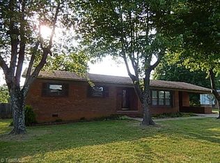 510 Longview Dr, Thomasville, NC 27360