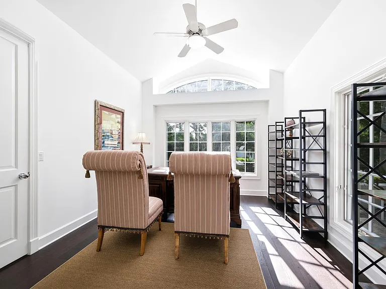 2540 Half Moon Walk — Photo 18