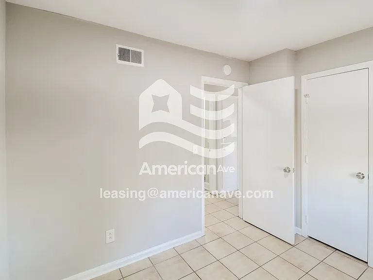 22470_012_wm_-_bedroom_13622022.jpg