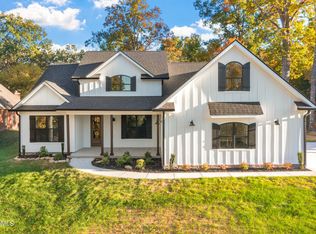 128 Center Park Ln, Oak Ridge, TN 37830