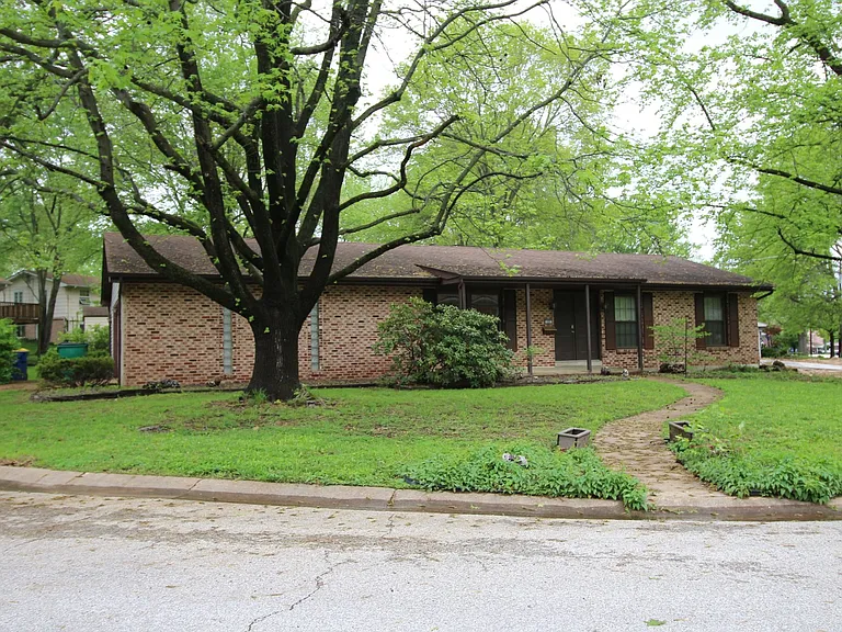 133 Youngridge Dr — Photo 6