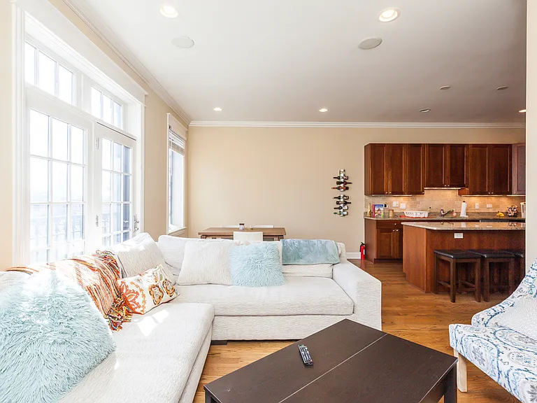 2730 N Lincoln Ave #4 — Photo 5