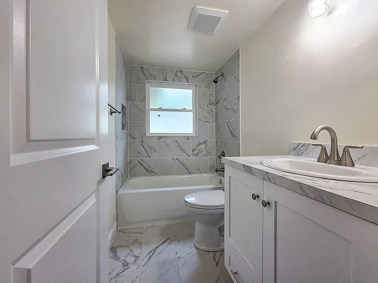 3702 NW 22nd Pl — Photo 23