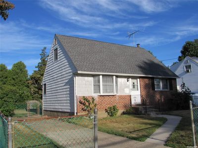 40 Cedar Street, Hicksville, NY, 11801