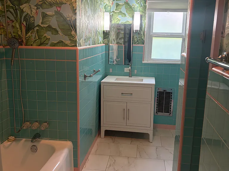 1221 S Curson Ave — Photo 34