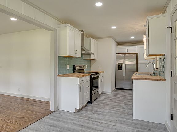 4th image of 2122 Jade Dr