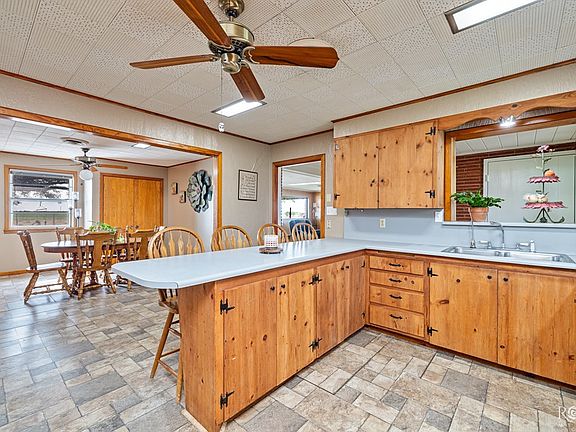 4th image of 714 Hohmann Rd