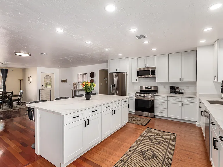 3142 E Altadena Ave — Photo 4