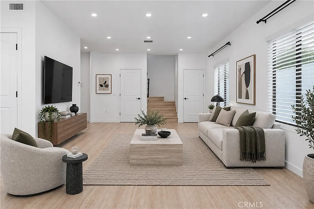 3 bed, 3.5 bath, 2456 sqft, $8,000 — Photo 1