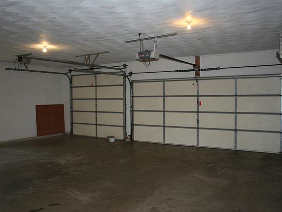 3 car garage 