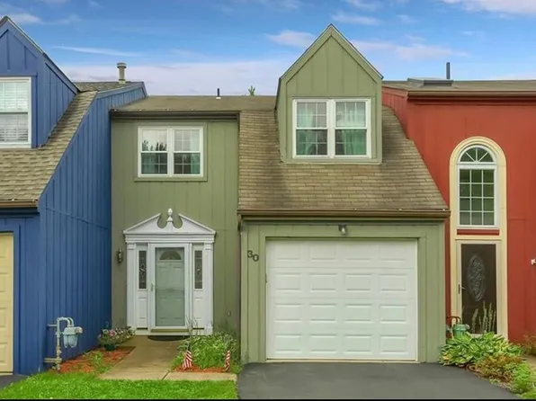 30 Monmouth Dr, Cranberry Township, PA 16066