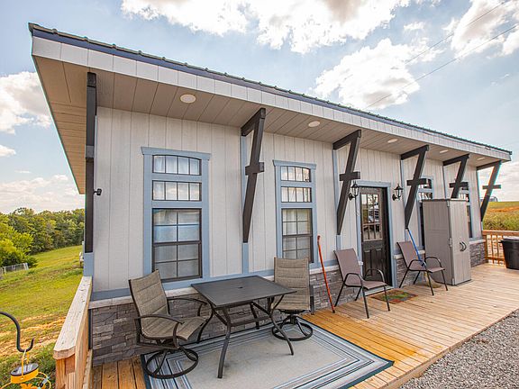 5th image of 15 Harlan Rd