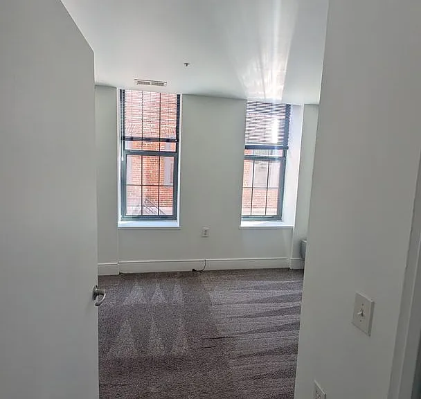 720 Monmouth St — Photo 14