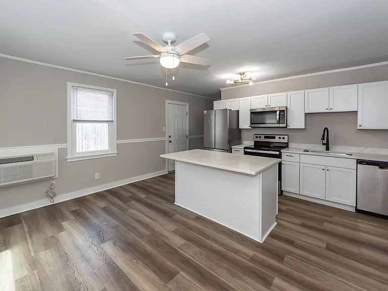 3860 Chestnut St — Photo 3
