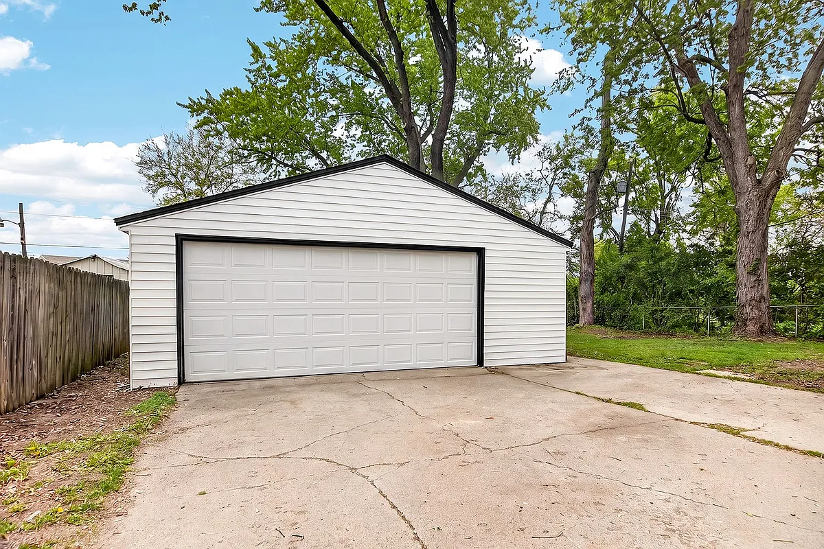 Building Photo - 7601 Buffalo Grove Rd