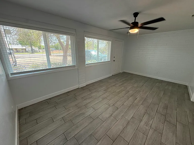 2206 W Vista Ave #B — Photo 9