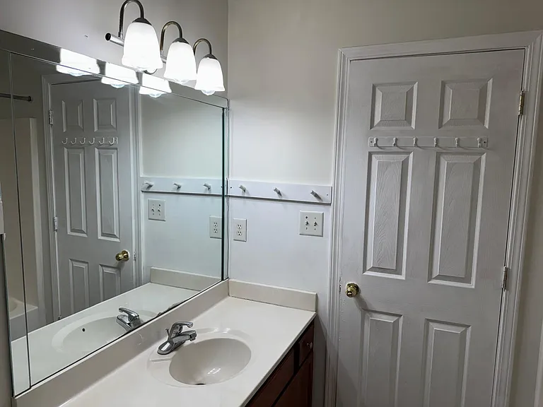 504 Thames Cir — Photo 30