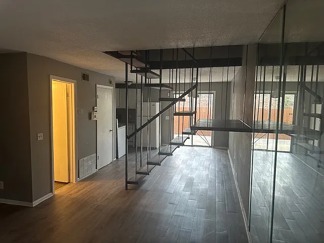 Building Photo - 3853 Parklane Dr