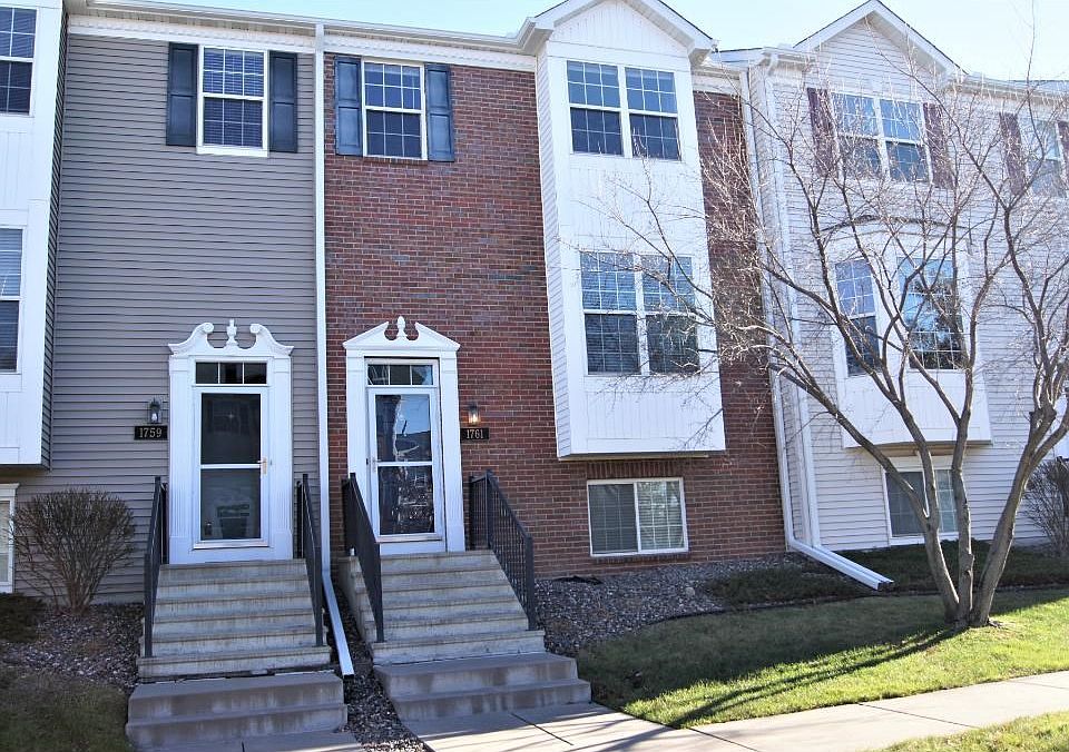Model condition all brick front 3 level Townhome.