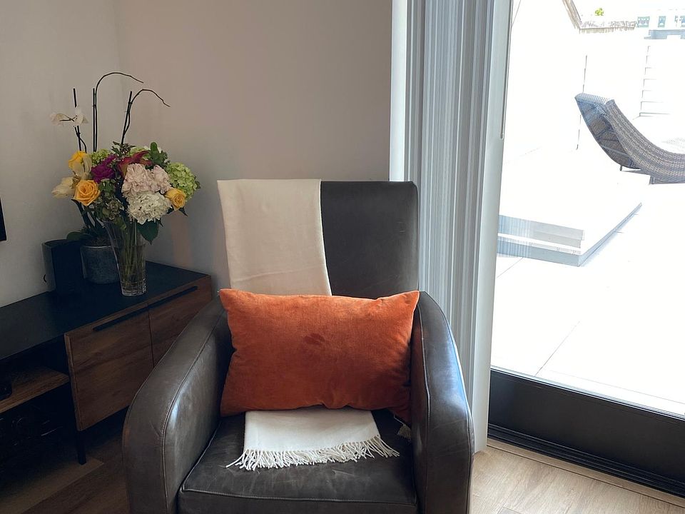 1st image of 2346 Lombard St #202