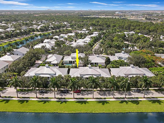 3rd image of 1322 S Jeaga Drive