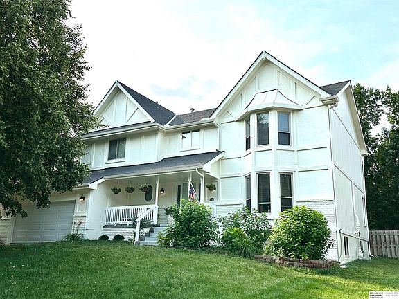 3rd image of 15911 Jackson Dr