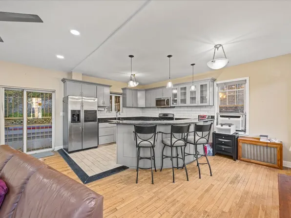 3607 Irwin Avenue image 3 of 25