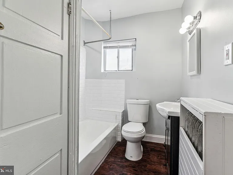 270 Dupont St #2 — Photo 8