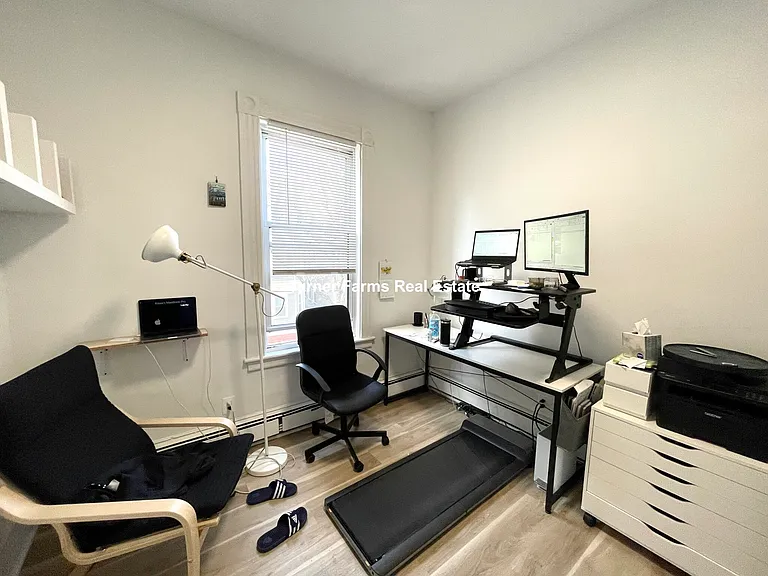 254 Windsor St #2 — Photo 9