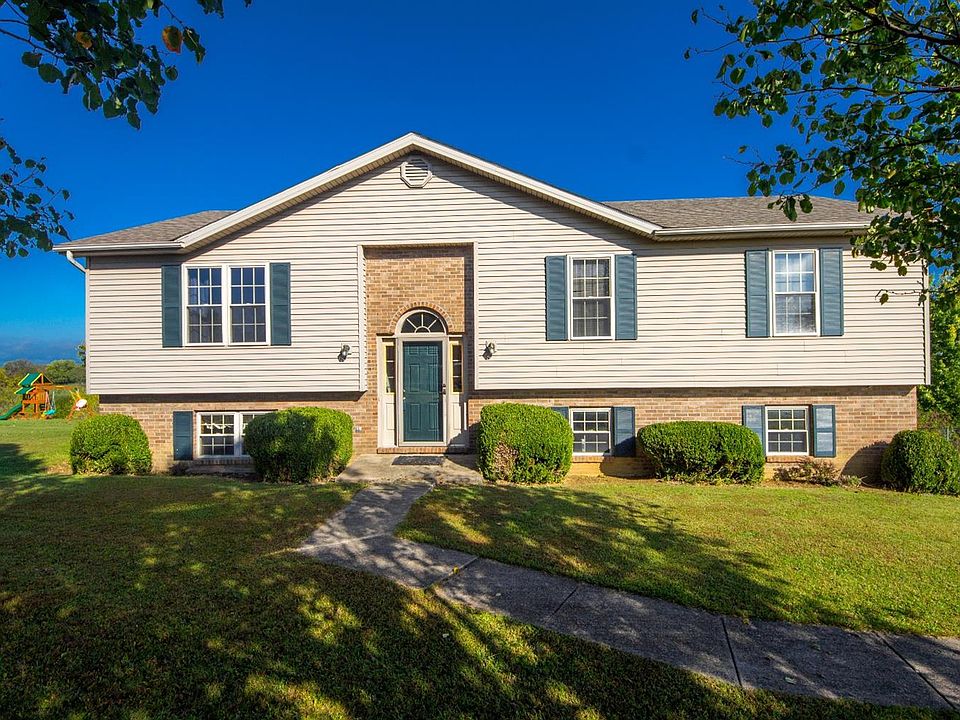 1st image of 3105 Sarah Ln
